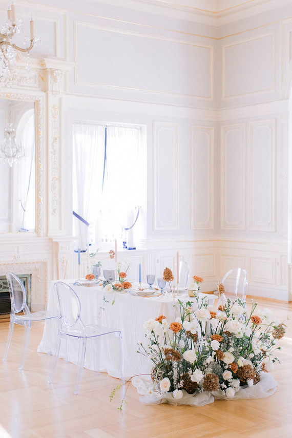 modern luxe wedding flowers