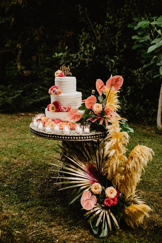 Tropical wedding cake table