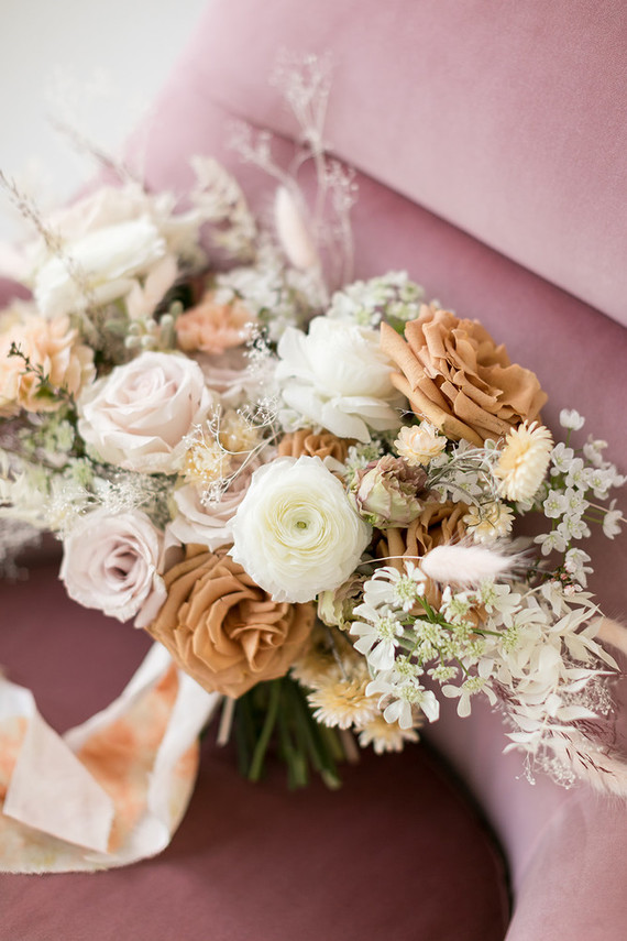 how to use dried flowers in your wedding
