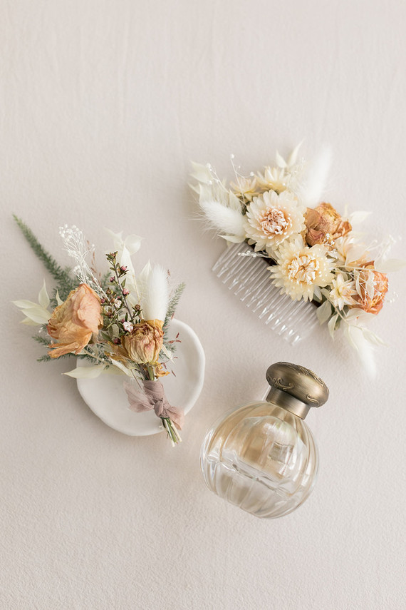 how to use dried flowers in your wedding