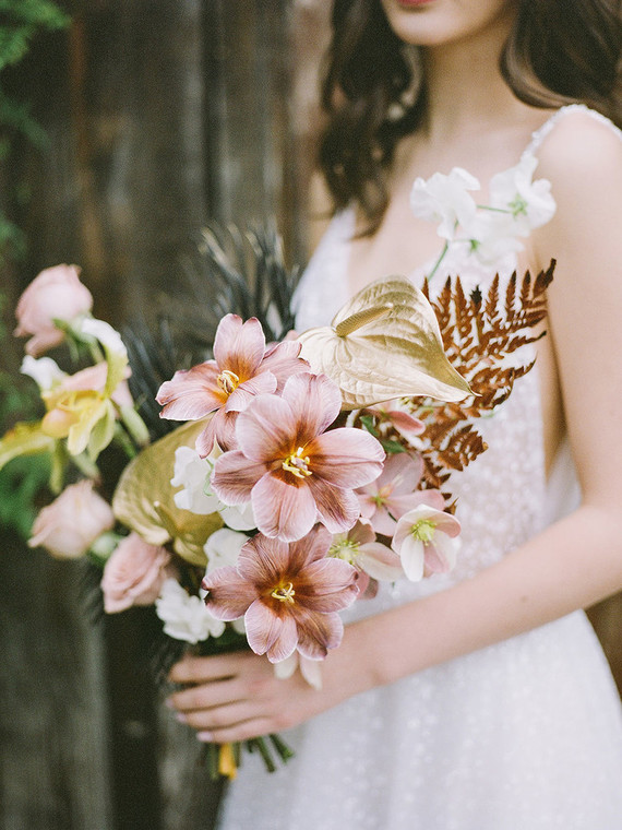 gold painted bridal bouquet Inspiration