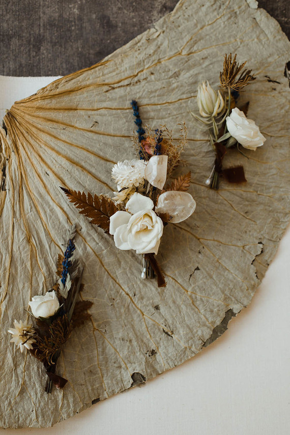 dried flowers in wedding