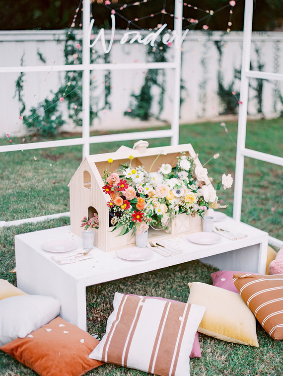 Charlotte's Web themed spring baby shower Inspiration