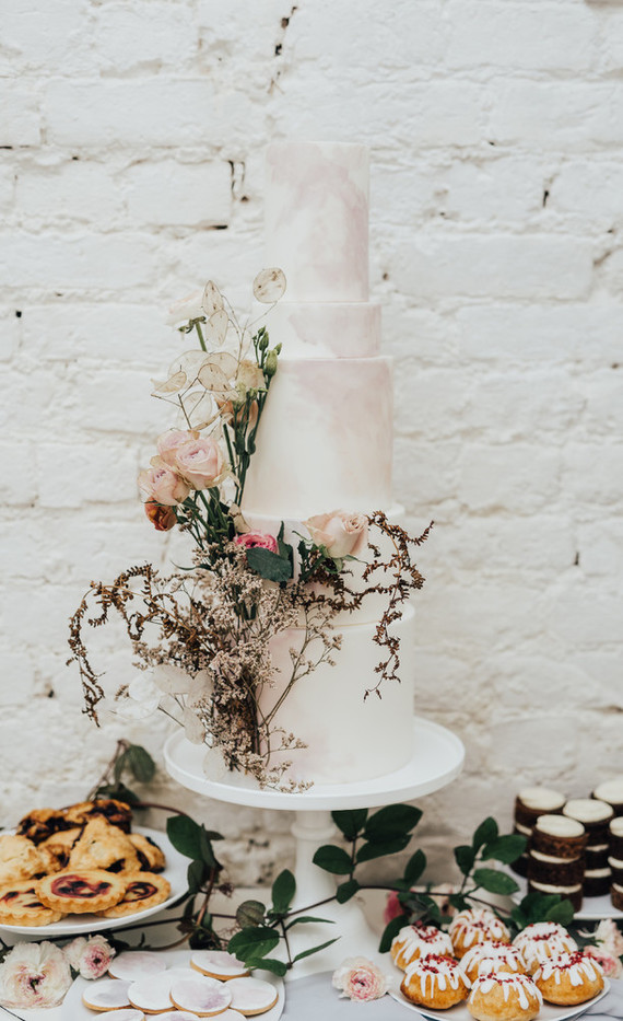 Romantic wedding cake