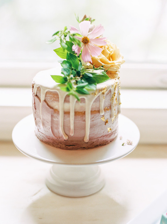 Mini wedding cake