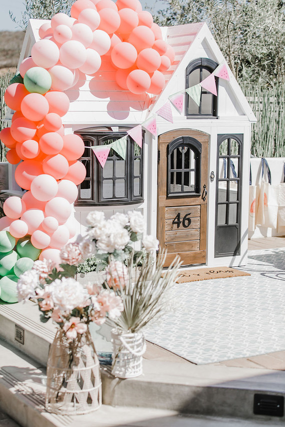 Custom cute playhouse ideas with balloons Inspiration