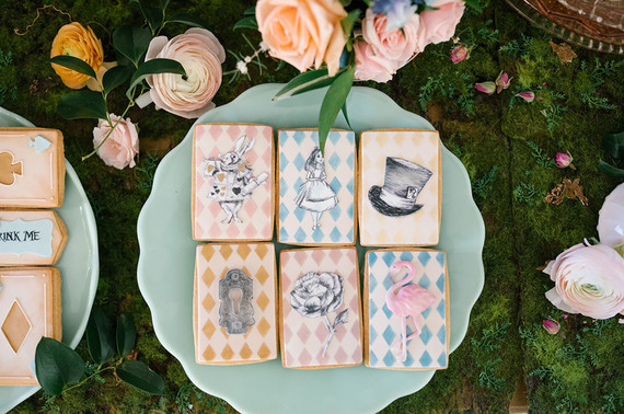 Alice in Wonderland kid birthday party cookies Inspiration