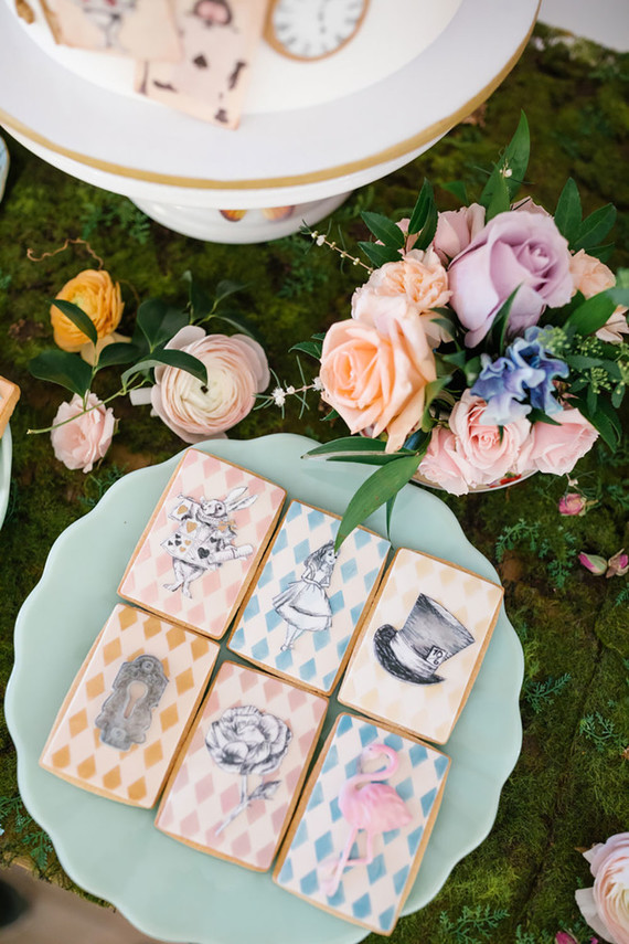 Alice in Wonderland kid birthday party Inspiration
