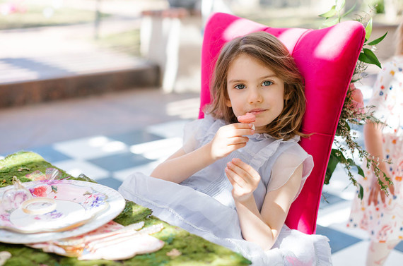 Alice in Wonderland kid birthday party Inspiration