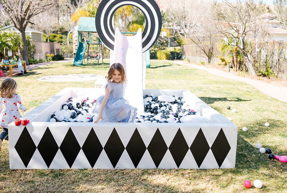 Alice in Wonderland kid birthday party