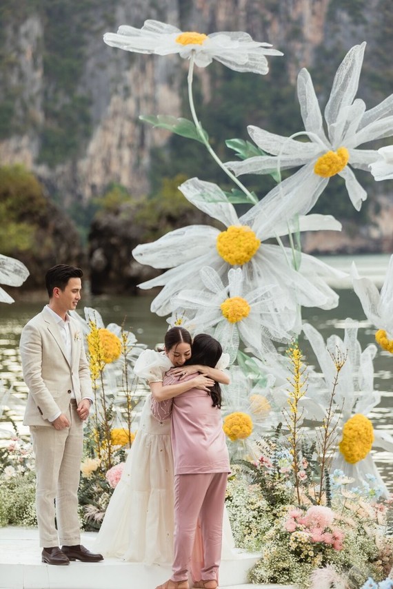 Daisy wedding in Thailand