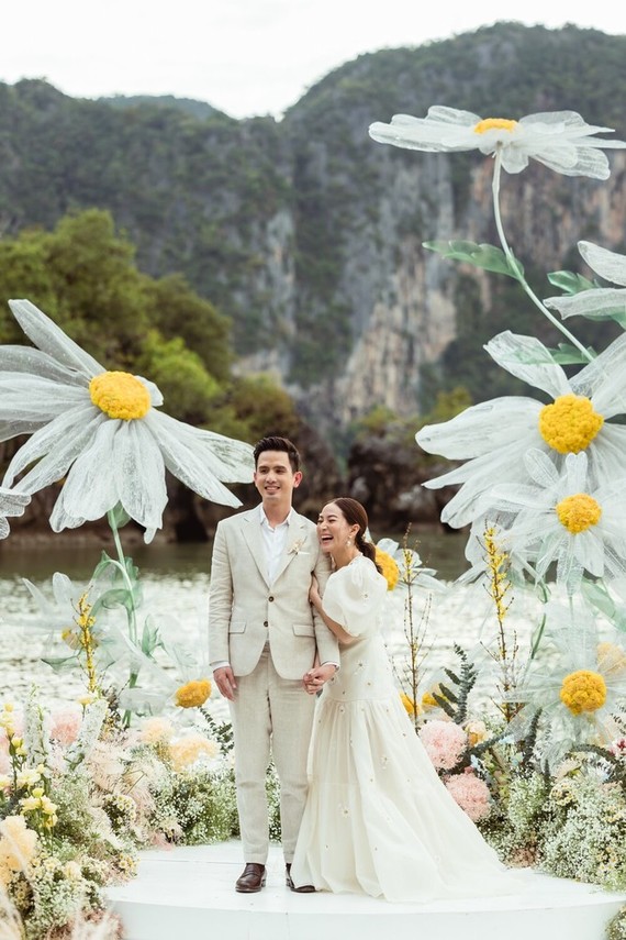 Daisy wedding in Thailand