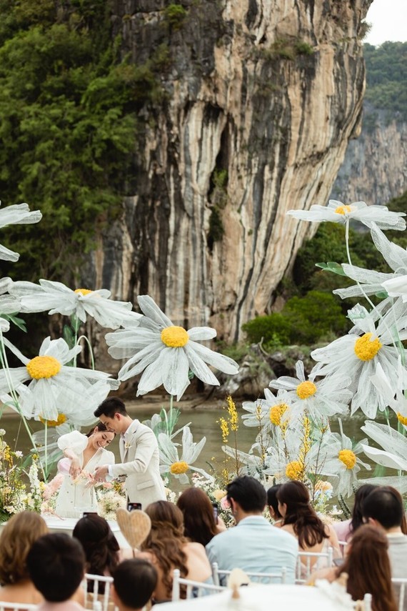 Daisy wedding in Thailand