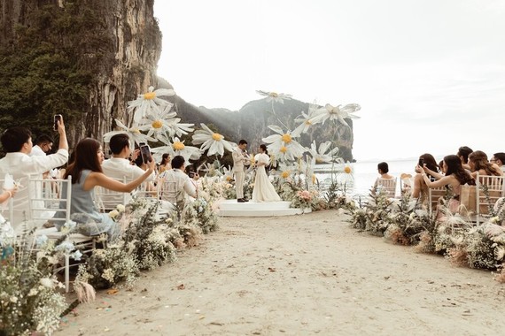 Daisy wedding in Thailand