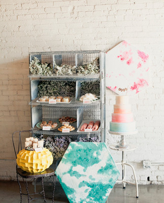 Reception dessert cabinet and cake stool