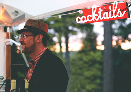 red neon cocktails sign