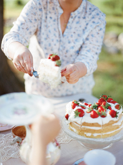 Lakeside early summer maternity photos in Karelia Russia | Ksenia Milushkina Photography | 100 Layer Cakelet