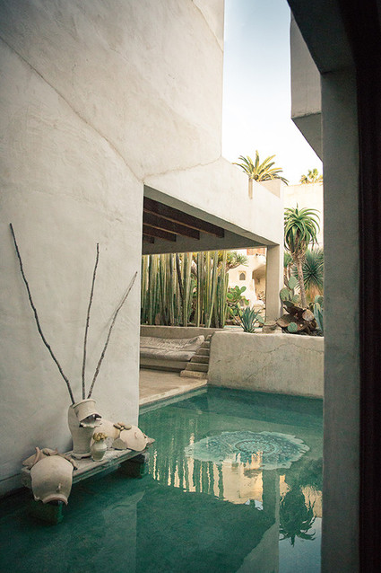 Modern Philip Dixon house wedding