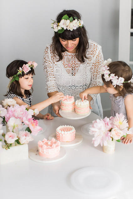 Mother daughter tea party by Bows and Arrows Flowers and NBarrett Photography | 100 Layer Cakelet