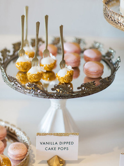 Vanilla dipped cake pops and pink macarons