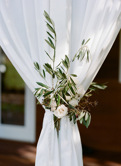 Floral drappery garland