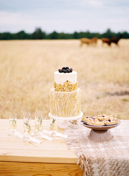 Rustic wedding cake