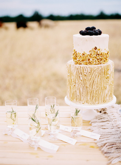Rustic wedding cake