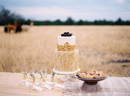 Rustic wedding cake