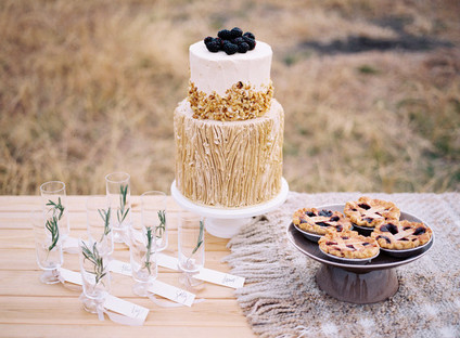 Rustic wedding cake