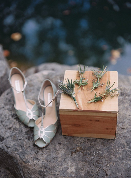 Pastel heels with boutonniere