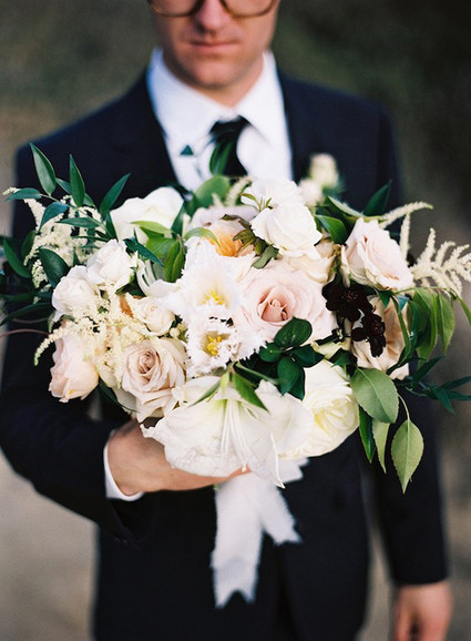 White and light pink rose bouquet