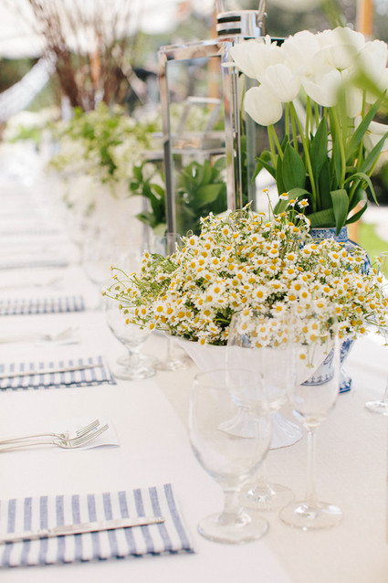 White daisy centerpiece and tablescape