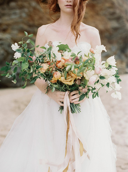 Loose and wild bridal bouquet
