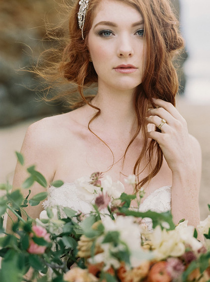 Loose and wild bridal bouquet