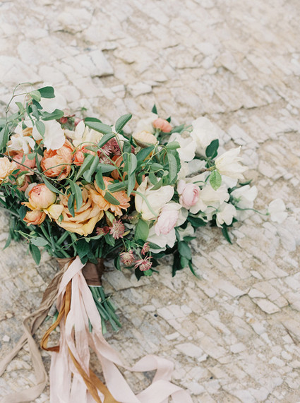 Loose and wild bridal bouquet