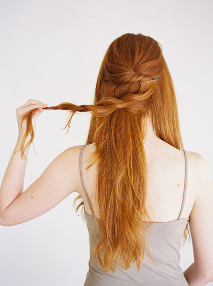 How-to create a low twisted updo