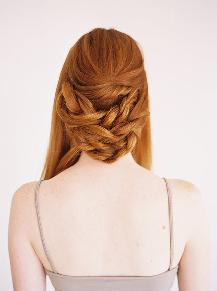 How-to create a low twisted updo