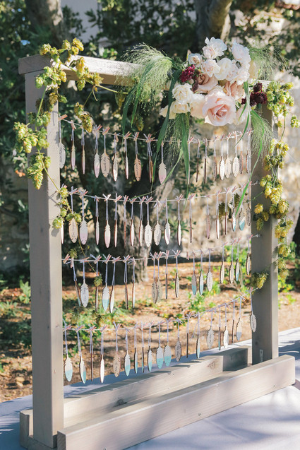 Feather escort cards