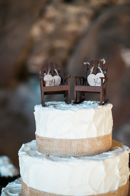 Rustic cake with burlap