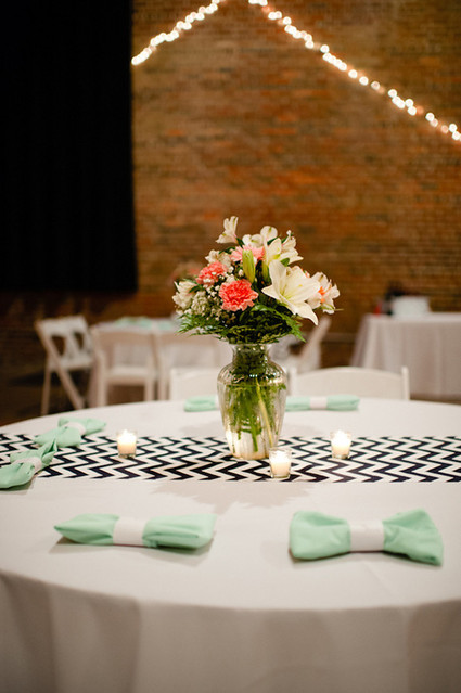 Mint, navy and gold tablescape