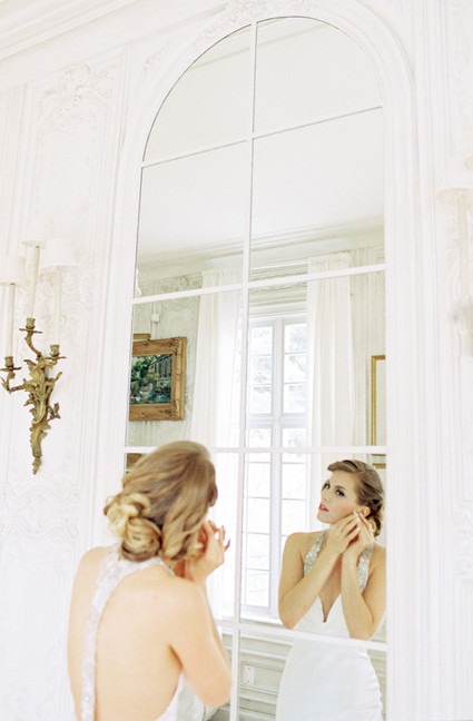 Classic bride getting ready