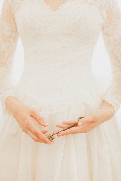 Elegant lace wedding dress