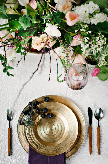 Gold charger place setting