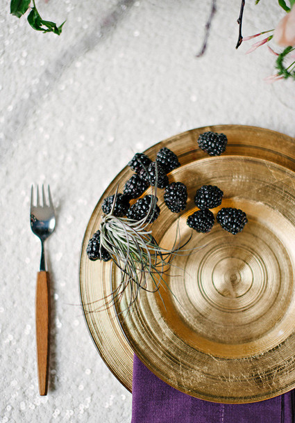 Gold charger place setting