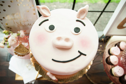 Pig birthday cake