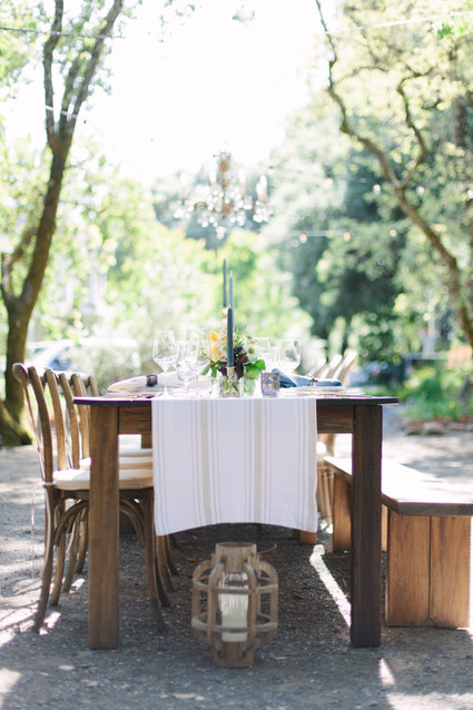 Outdoor dinner party tablescape
