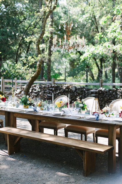 Outdoor dinner party tablescape