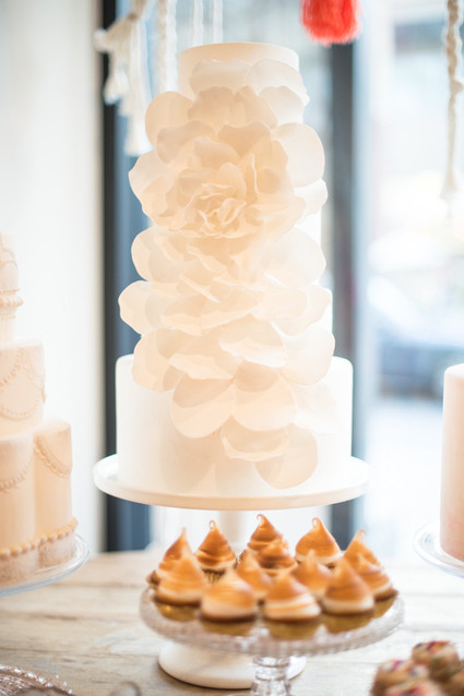 White flower cake