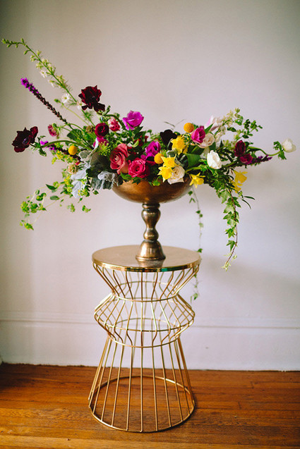 Colorful centerpiece with gold base Inspiration