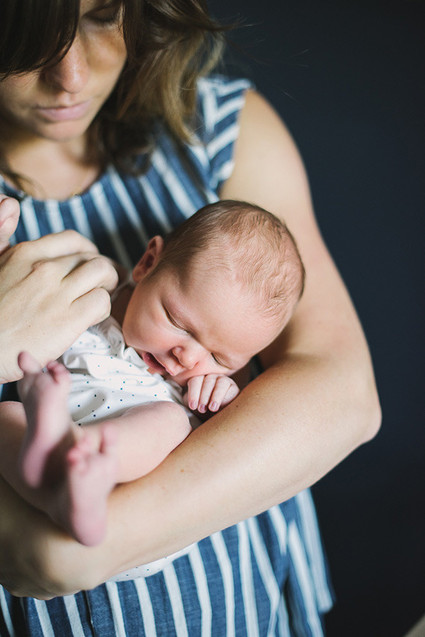simple modern newborn photos
